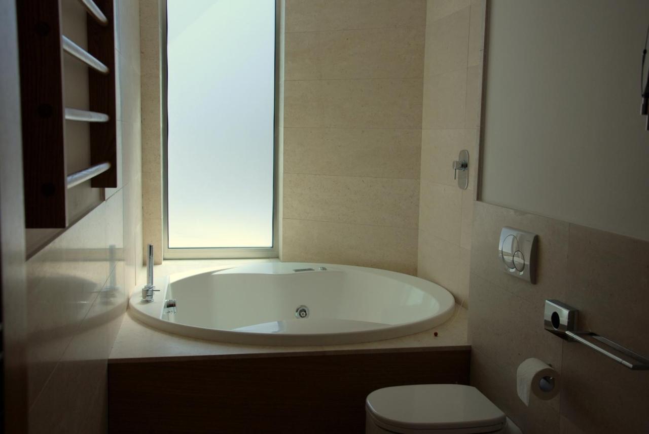 Sea Art Hotel Vado Ligure Bagian luar foto