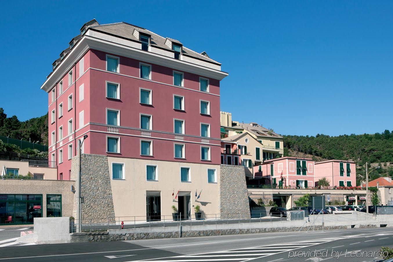 Sea Art Hotel Vado Ligure Bagian luar foto